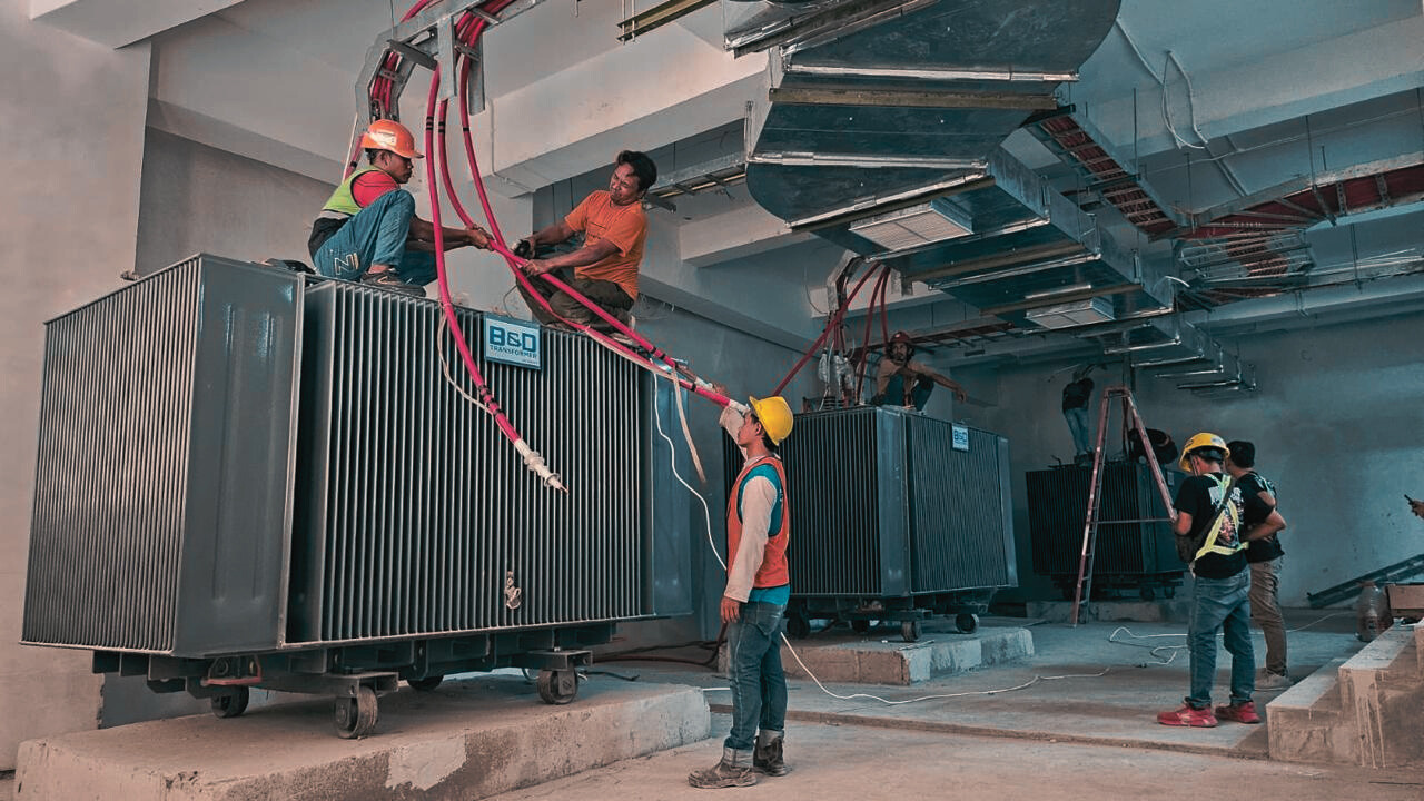 Herowi field team installing transformer